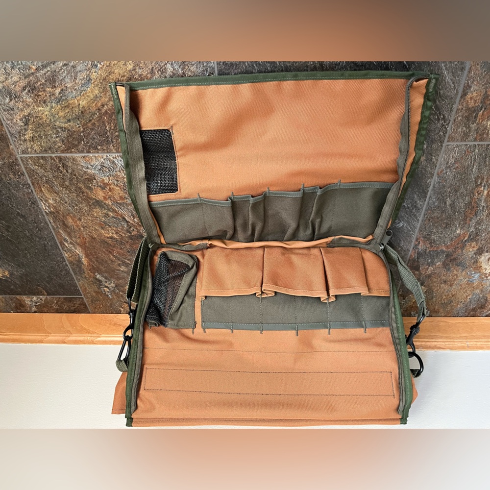Duck Wear canvas messenger lap top bag adjustable should strap. Green & tan - Picture 8 of 15